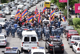 В Ереване оппозиция начала автопробег с требованием отставки Пашиняна