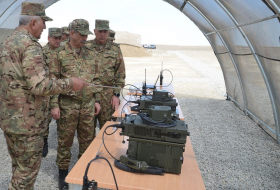 Проводятся комплексные тренировки с частями и подразделениями связи Азербайджанской Армии - Видео