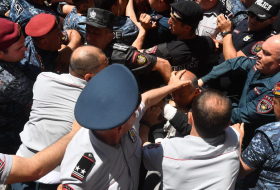 На акции протеста в Ереване пострадали четыре человека