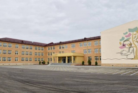 Президент Ильхам Алиев и первая леди Мехрибан Алиева приняли участие в открытии школы № 304