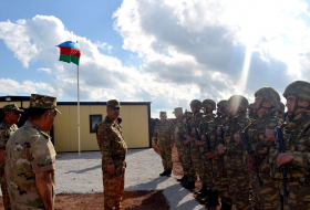 Министр обороны побывал на боевых позициях, дислоцированных на государственной границе- Видео