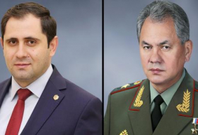 Министры обороны России и Армении провели переговоры
