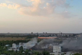 В Донецке горит база российского батальона