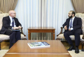 Филипп Рикер и Мирзоян обсудили нормализацию отношений с Азербайджаном