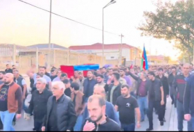 Проходят похороны шехида Азербайджанской армии и его отца