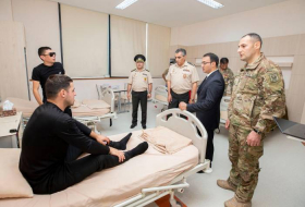Представители Фонда YAŞAT навестили раненых военнослужащих