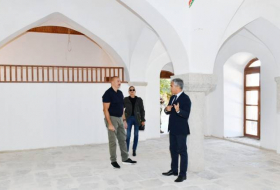 Ильхам Алиев и Мехрибан Алиева ознакомились с реставрационными работами в имении Мехмандаровых в Шуше
