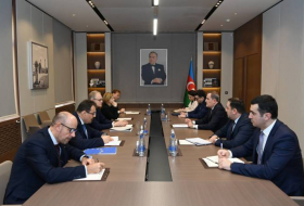 Джейхун Байрамов проинформировал представителя ЕС об использовании армянами Лачинской дороги в военных целях