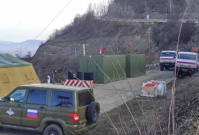Российские миротворцы принесли колонки на место проведения мирной акции в Карабахе 