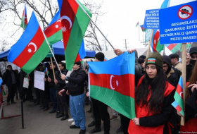 Фотокадры с мирной акции азербайджанцев в зоне временной ответственности миротворцев - Фото