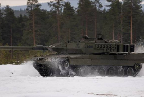 Германия разрешила Польше поставить танки Leopard Украине