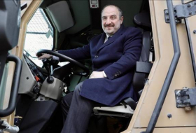 Турецкий министр сел за руль бронированного тягача M4K