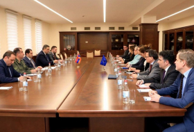 Министр обороны Армении встретился с представителями миссии ЕС