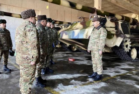 Закир Гасанов посетил базу мобилизационного обеспечения Сухопутных войск Азербайджана - Видео
