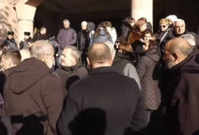В Ираване проходит акция протеста родителей уничтоженных в Карабахе армянских оккупантов - Видео