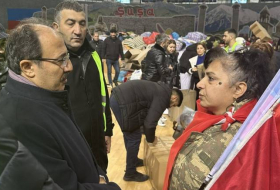 Посол Турции прибыл в пункт сбора гуманитарной помощи в Баку