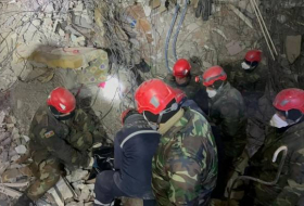 Спасатели МЧС Азербайджана извлекли из-под завалов в Турции тела еще пятерых человек