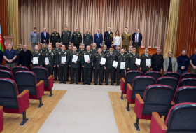 На учениях с участием британских специалистов вручены сертификаты азербайджанским военнослужащим