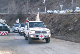 По Лачинской дороге проехали автомобили Красного Креста 