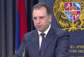 Экс-министра обороны Армении объявили в розыск