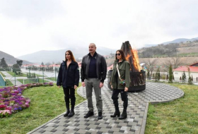 Ильхам Алиев, первая леди Мехрибан Алиева и их дочь Арзу Алиева провели встречу с жителями села