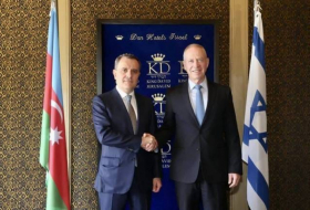 Джейхун Байрамов проинформировал министра обороны Израиля о мирных усилиях Азербайджана