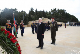 Президент Латвии Эгилс Левитс посетил Аллею шехидов в Баку