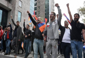 Перед парламентом Армении проходит акция протеста с требованием отставки Пашиняна