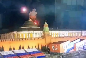 Пресс-служба президента РФ: Украина ночью пыталась нанести удар БПЛА по Кремлю - Видео