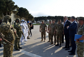 Министр обороны Венгрии посетил воинскую часть в Азербайджане - Фото