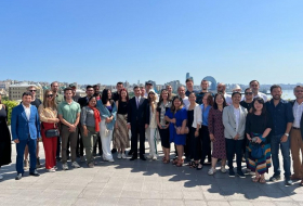 Помощник президента Азербайджана встретился с группой международных путешественников