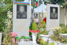 Представители минобороны посетили могилу военного пилота, шехида Рашада Атакишиева