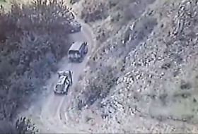 Российские миротворцы сопровождают незаконные военные перевозки армянских сепаратистов - Видео