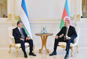 Началась встреча один на один президентов Азербайджана и Узбекистана