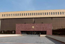 Родные без вести пропавших военных вновь собрались у здания МО Армении