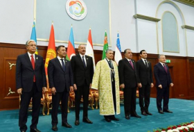Президент Ильхам Алиев принял участие в церемонии награждения Гурбангулы Бердымухамедова в Душанбе
