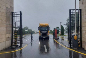 Проезд грузовика с продуктами из России в Ханкенди задерживается