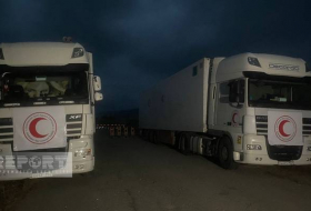 Грузовики с продовольствием для армянских жителей Карабаха все еще ожидают на дороге Агдам-Ханкенди
