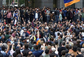 В центре Еревана вновь начались акции протеста