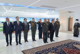 Министр обороны Азербайджана встретился с главами предприятий оборонпрома Китая
