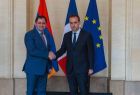 Главы Минобороны Франции и Армении обсудили вопрос продажи Еревану вооружений