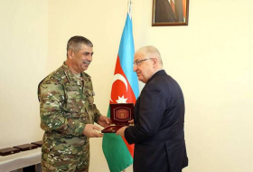 Министр обороны Азербайджана наградил коллег из Турции, Таджикистана, Казахстана и Узбекистана - Фото