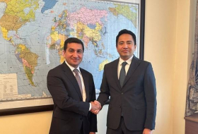 Помощник Президента Азербайджана обсудил региональные вопросы с послом Казахстана