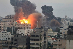 В результате авиаударов по лагерю беженцев в Газе погибло более 100 палестинцев