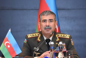 Министр обороны Азербайджана поздравил своего турецкого коллегу и начальника Генерального штаба Турции по случаю Дня Республики