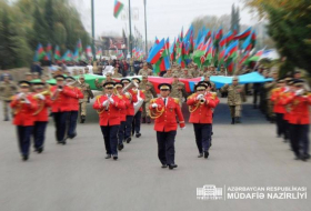 В Баку проходит шествие по случаю 8 ноября - Дня Победы