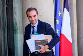Глава военного ведомства Франции во второй раз за двое суток приехал в Катар