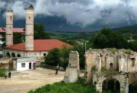 Началась поездка в Карабах международных путешественников