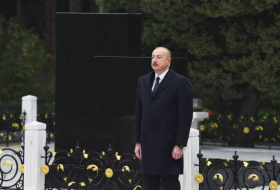 Президент Ильхам Алиев посетил могилу общенационального лидера Гейдара Алиева - Фото