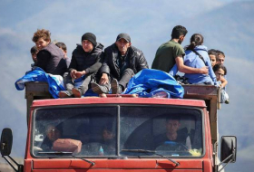 Переехавшие из Карабаха армяне покидают Армению